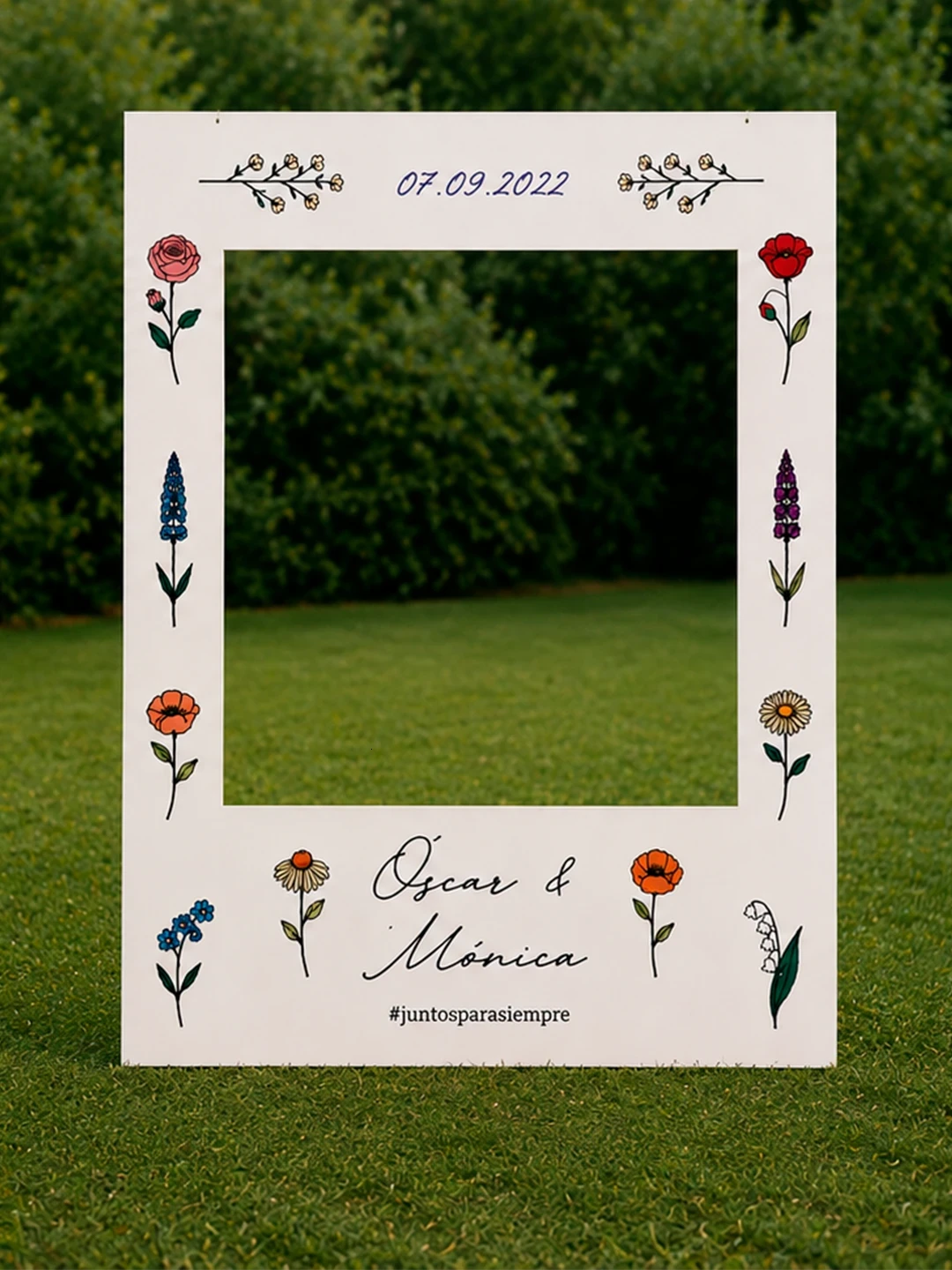 Marco photocall boda con flores ilustradas, nombres y fecha