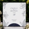 Photocall bodas de plata con nombres, años de casados, anillos y flores dibujadas