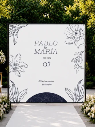 Photocall bodas de plata con nombres, años de casados, anillos y flores dibujadas